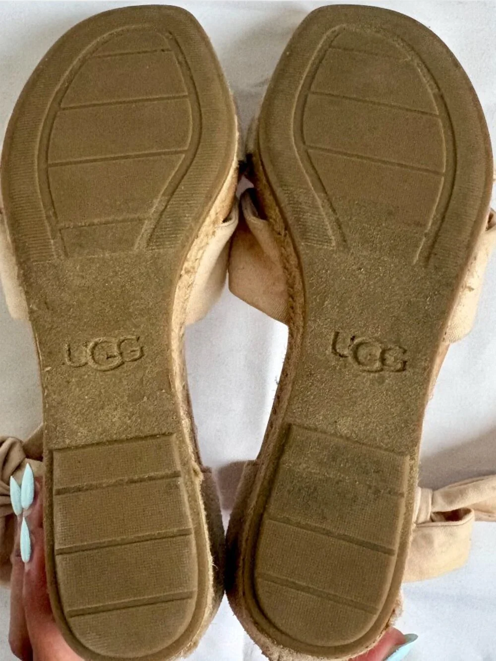UGG 